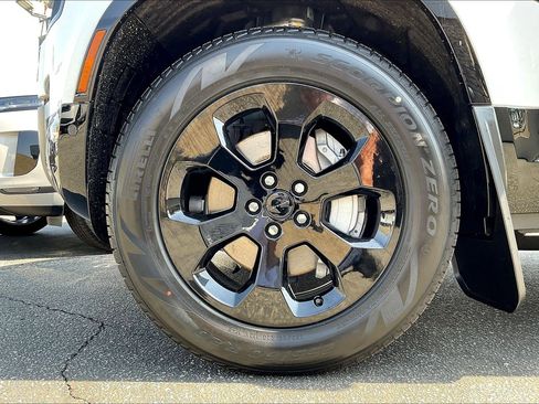 New 2026 Land Rover Defender 110 X-Dynamic SE image 18