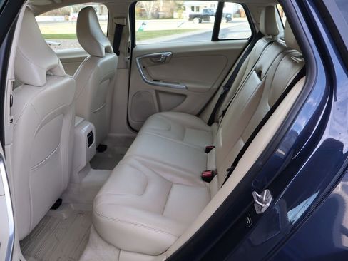 Used 2015 Volvo V60 T5 Premier image 18