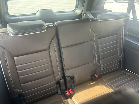 Used 2025 GMC Yukon XL Denali Ultimate AWD/4WD image 9