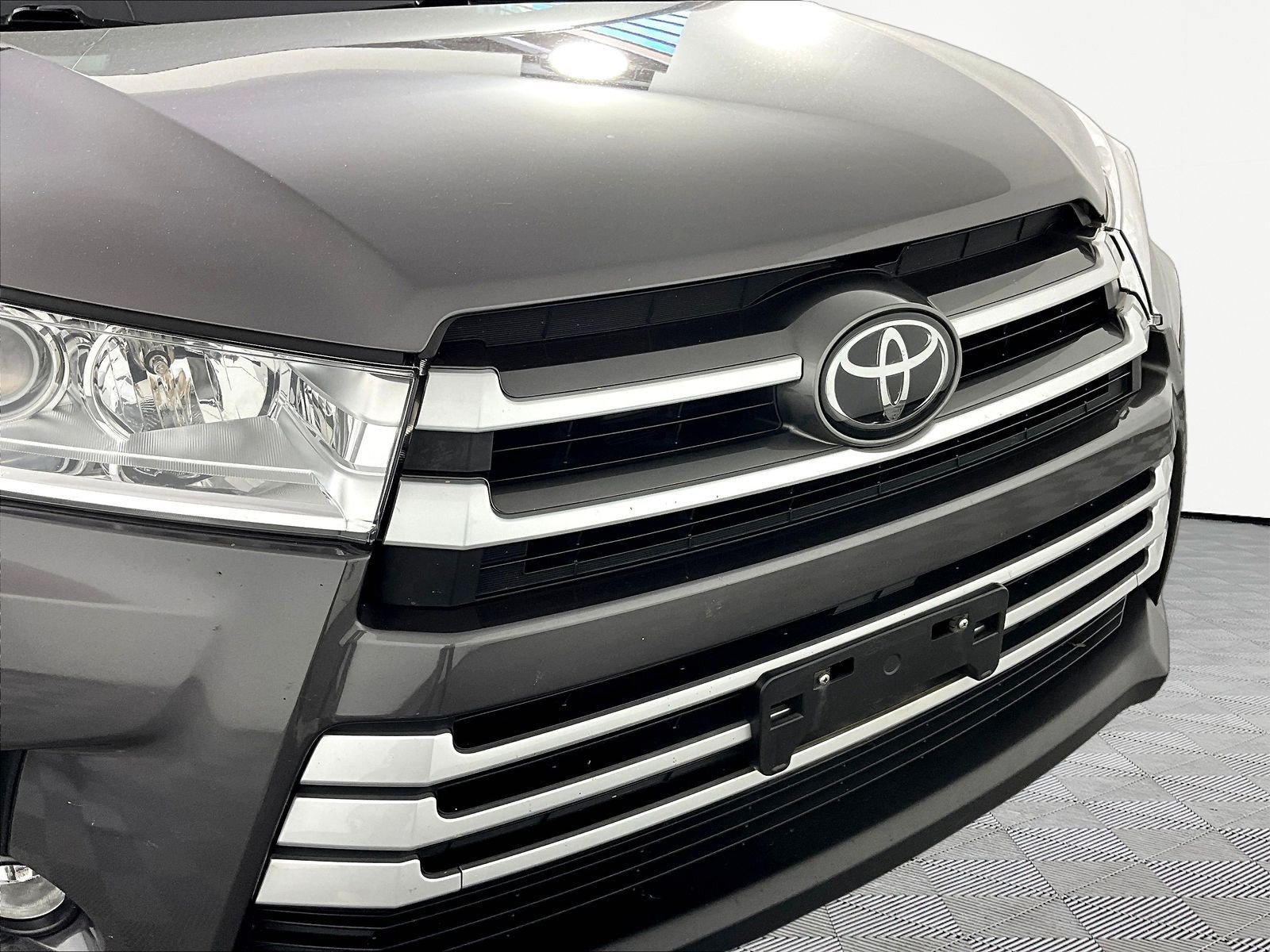 Used 2017 Toyota Highlander XLE AWD/4WD image 28