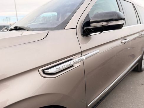 Used 2019 Lincoln Navigator L Reserve image 30