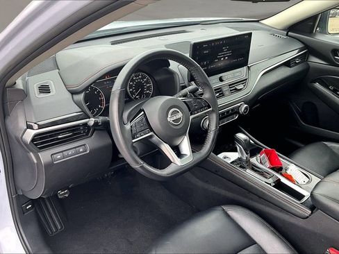 Used 2024 Nissan Altima 2.5 SR w/ SR Premium Package FWD image 15