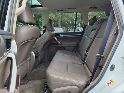 Used 2018 Lexus GX 460 Premium w/ Premium Package AWD/4WD image 12