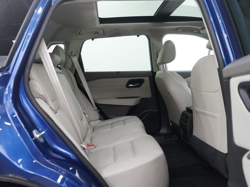 Used 2023 Nissan Rogue SV w/ SV Premium Package image 13