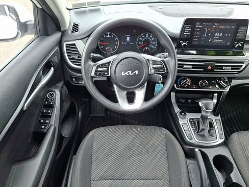Used 2022 Kia Seltos LX image 11