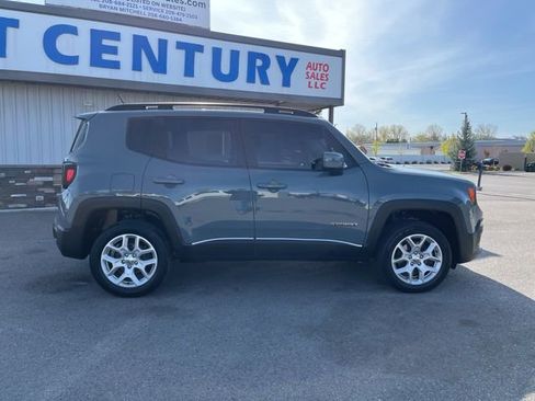 Used 2017 Jeep Renegade Latitude w/ Popular Equipment Group AWD/4WD image 17