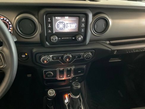 Used 2018 Jeep Wrangler Sport AWD/4WD image 15