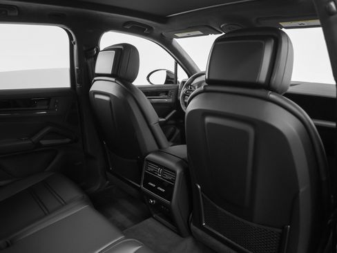 New 2026 Porsche Cayenne GTS image 30