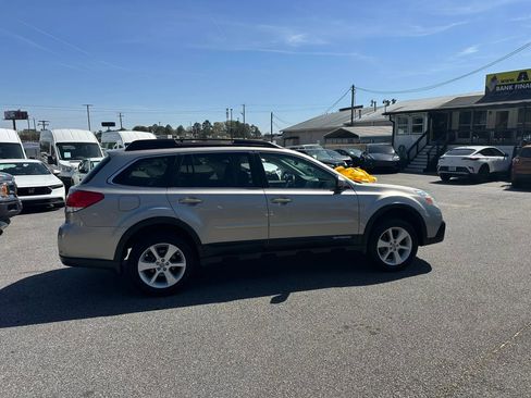 Used 2014 Subaru Outback 2.5i Premium image 10