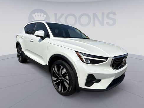 Used 2023 Volvo XC40 B5 Plus w/ Protection Package Premier AWD/4WD image 18