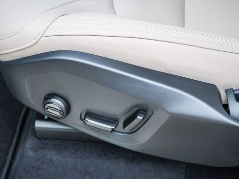 New 2025 Volvo XC90 B6 Core w/ Climate Package image 29