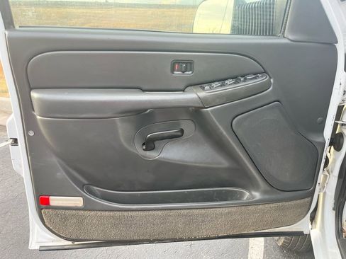 Used 2005 Chevrolet Silverado 3500 LS w/ Skid Plate Package image 9