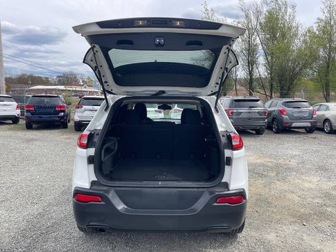 Used 2015 Jeep Cherokee Latitude AWD/4WD image 26