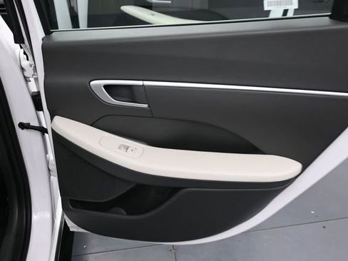 Used 2025 Hyundai Sonata SEL FWD image 30