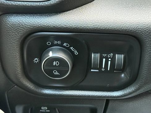 Used 2019 RAM 1500 Big Horn AWD/4WD image 35