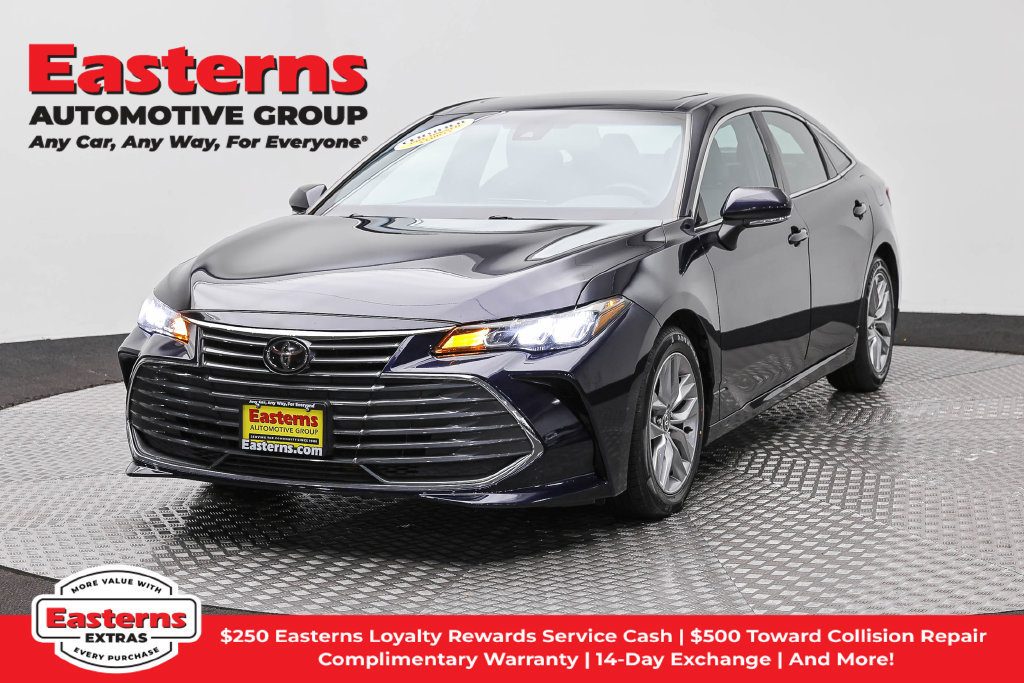 Used 2022 Toyota Avalon XLE w/ Moonroof Package FWD image 1