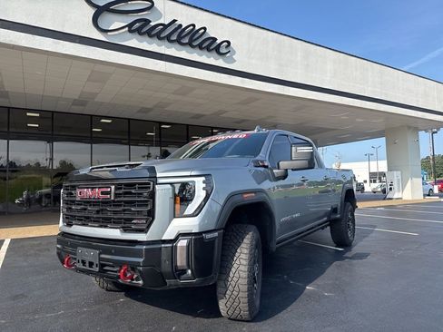 Used 2024 GMC Sierra 2500 AT4X AWD/4WD image 2