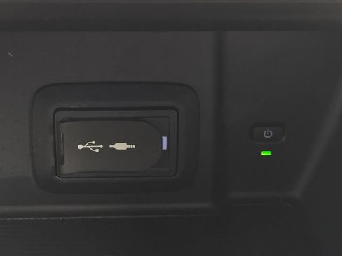 Certified 2021 Toyota Venza XLE w/ Softex Package AWD/4WD image 29