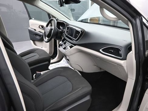 Used 2023 Chrysler Voyager LX FWD image 22