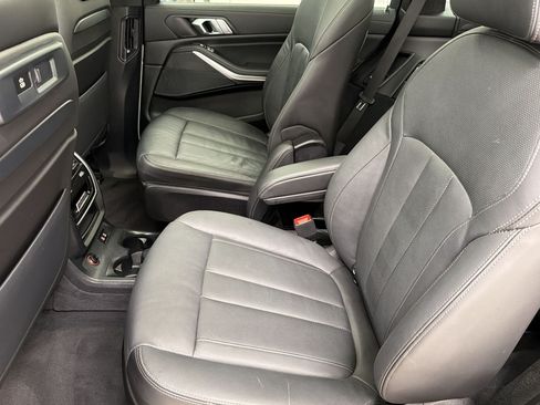 Used 2022 BMW X7 xDrive40i w/ M Sport Package AWD/4WD image 26