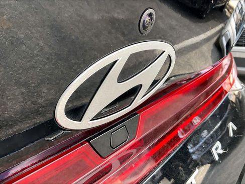 Used 2025 Hyundai Elantra Hybrid FWD image 31