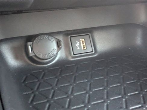 Used 2025 Toyota RAV4 XLE image 25