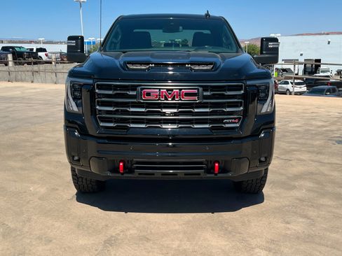 Used 2025 GMC Sierra 2500 AT4 AWD/4WD image 9