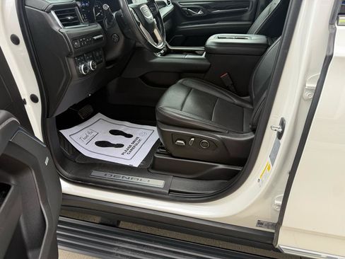 Used 2021 GMC Yukon XL Denali w/ Denali Premium Package AWD/4WD image 12