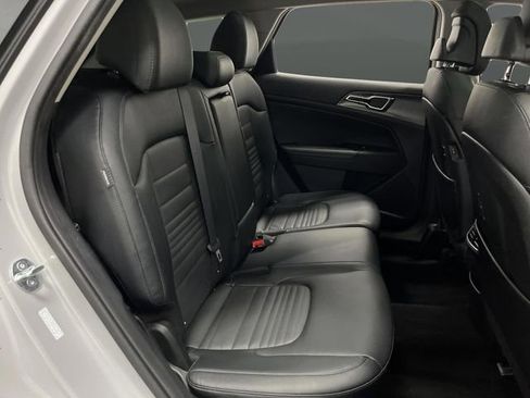Used 2025 Kia Sportage SX image 32