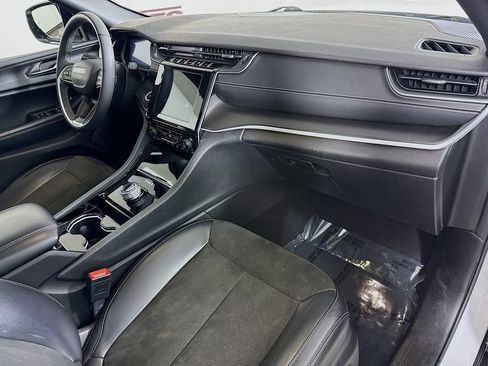 Used 2023 Jeep Grand Cherokee Altitude AWD/4WD image 30
