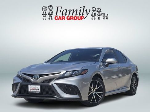 Used 2024 Toyota Camry SE w/ Convenience Package FWD image 1