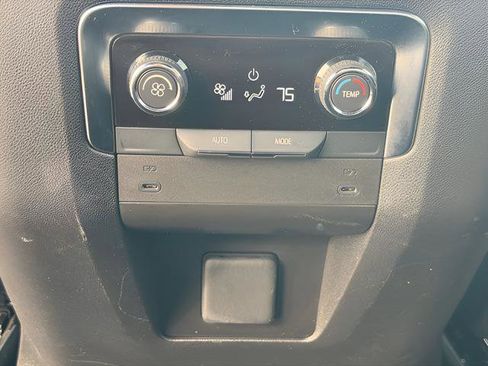 Used 2025 Chevrolet Suburban Z71 image 47