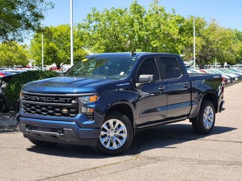Used 2022 Chevrolet Silverado 1500 Custom AWD/4WD image 2