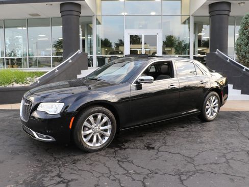 Used 2018 Chrysler 300 Limited w/ Safetytec Plus Group AWD/4WD image 1