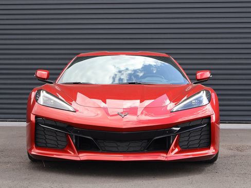 Used 2025 Chevrolet Corvette Z06 RWD image 2