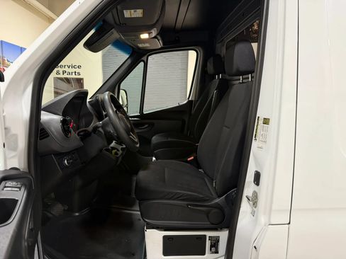 Used 2020 Mercedes-Benz Sprinter 2500 image 34