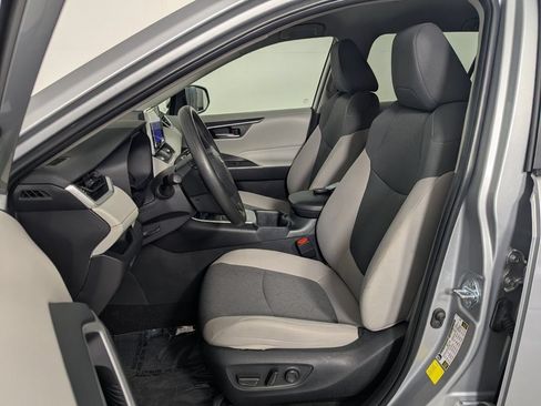 Used 2025 Toyota RAV4 XLE FWD image 14