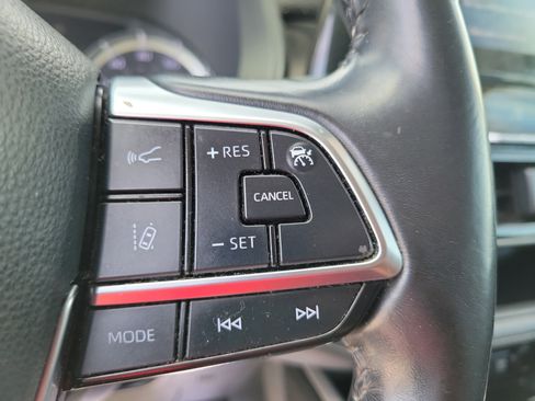 Used 2021 Toyota Highlander LE FWD image 24