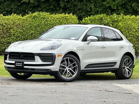 Used 2026 Porsche Macan AWD/4WD image 1