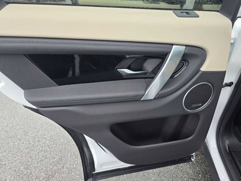 Used 2025 Land Rover Discovery Sport S image 20