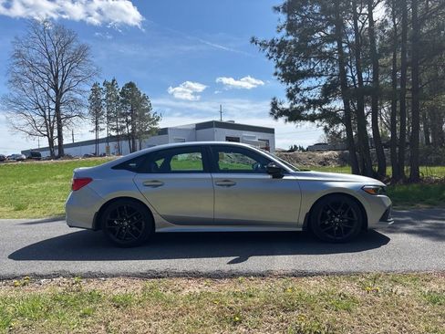 Used 2023 Honda Civic Sport image 4