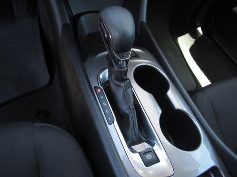 Used 2025 Chevrolet Malibu LS FWD image 19