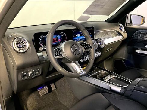 New 2026 Mercedes-Benz GLB 250 4MATIC image 9