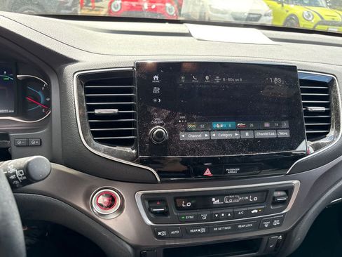 Used 2021 Honda Pilot Special Edition image 4