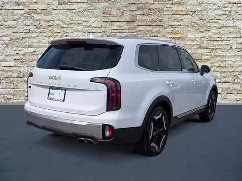 Used 2023 Kia Telluride EX w/ EX Captain's Chair Package FWD image 7