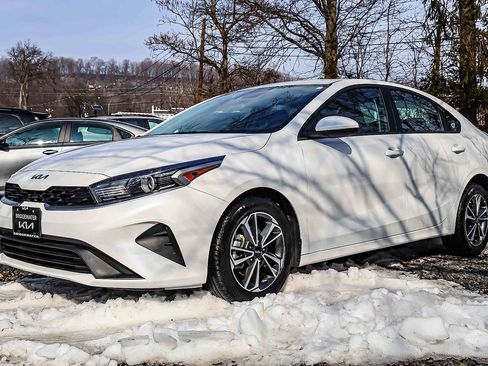 Certified 2024 Kia Forte LXS image 3