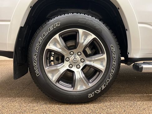 Used 2019 RAM 1500 Laramie image 29