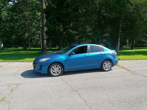 Used 2012 MAZDA MAZDA3 i Grand Touring FWD image 2