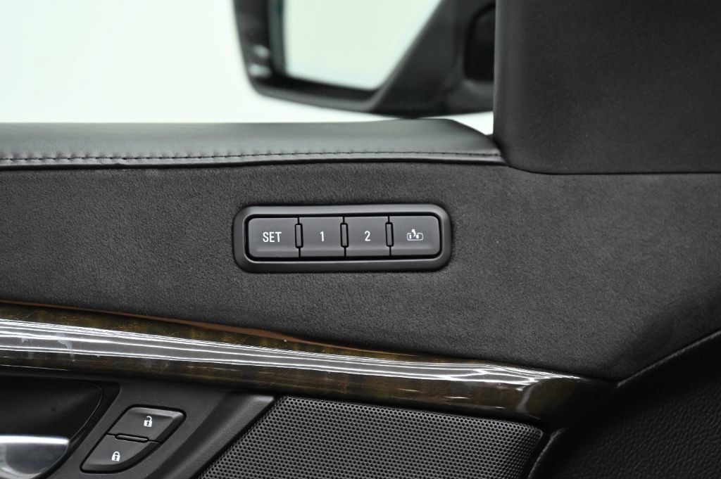 Used 2018 Cadillac Escalade Platinum AWD/4WD image 19