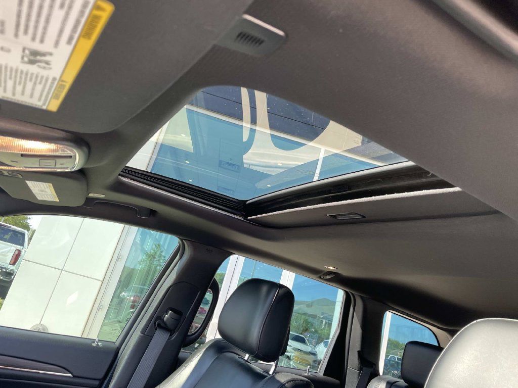 Used 2020 Jeep Grand Cherokee Limited AWD/4WD image 19